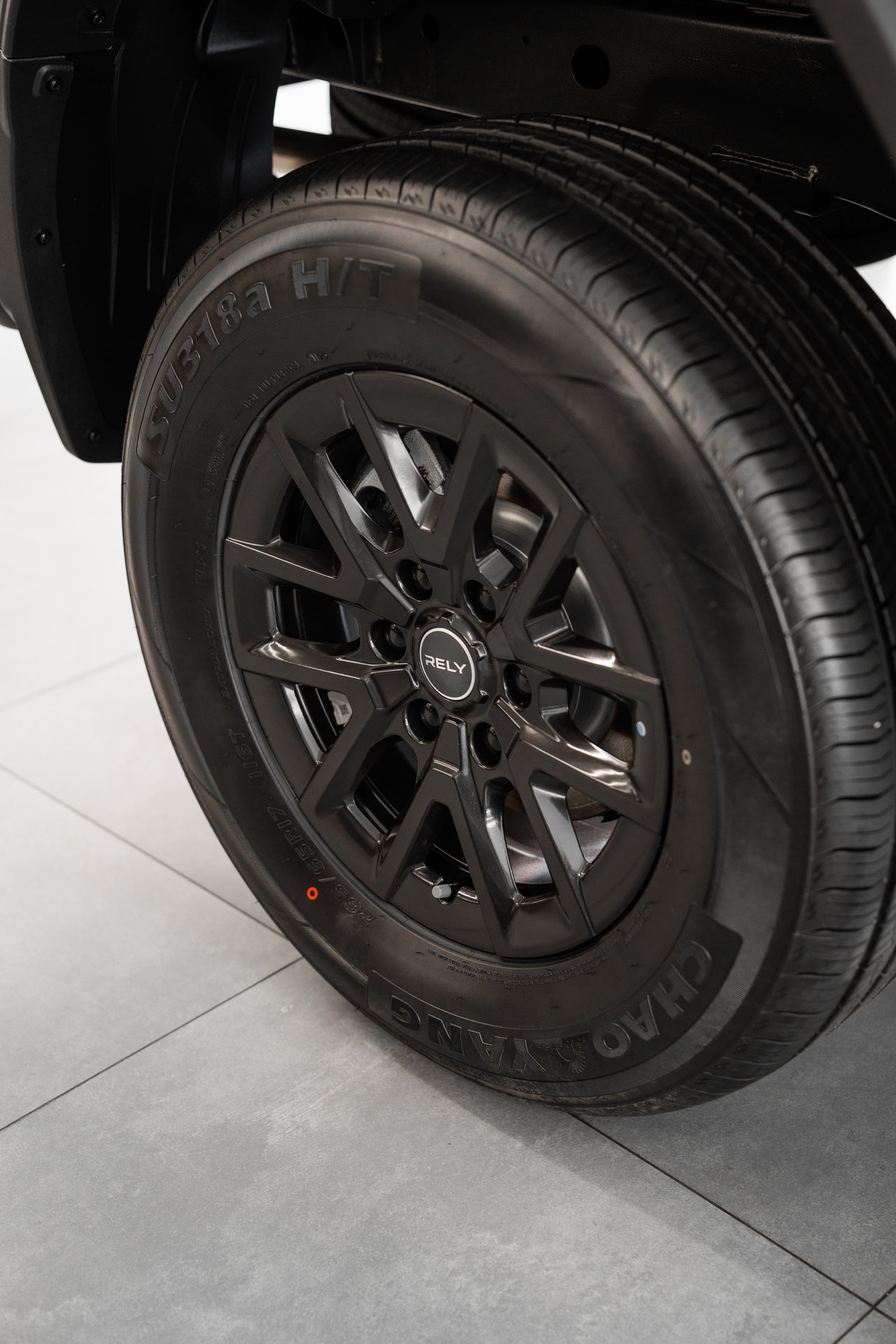 Rely R8 Blanca Rin Aleacion Detalle