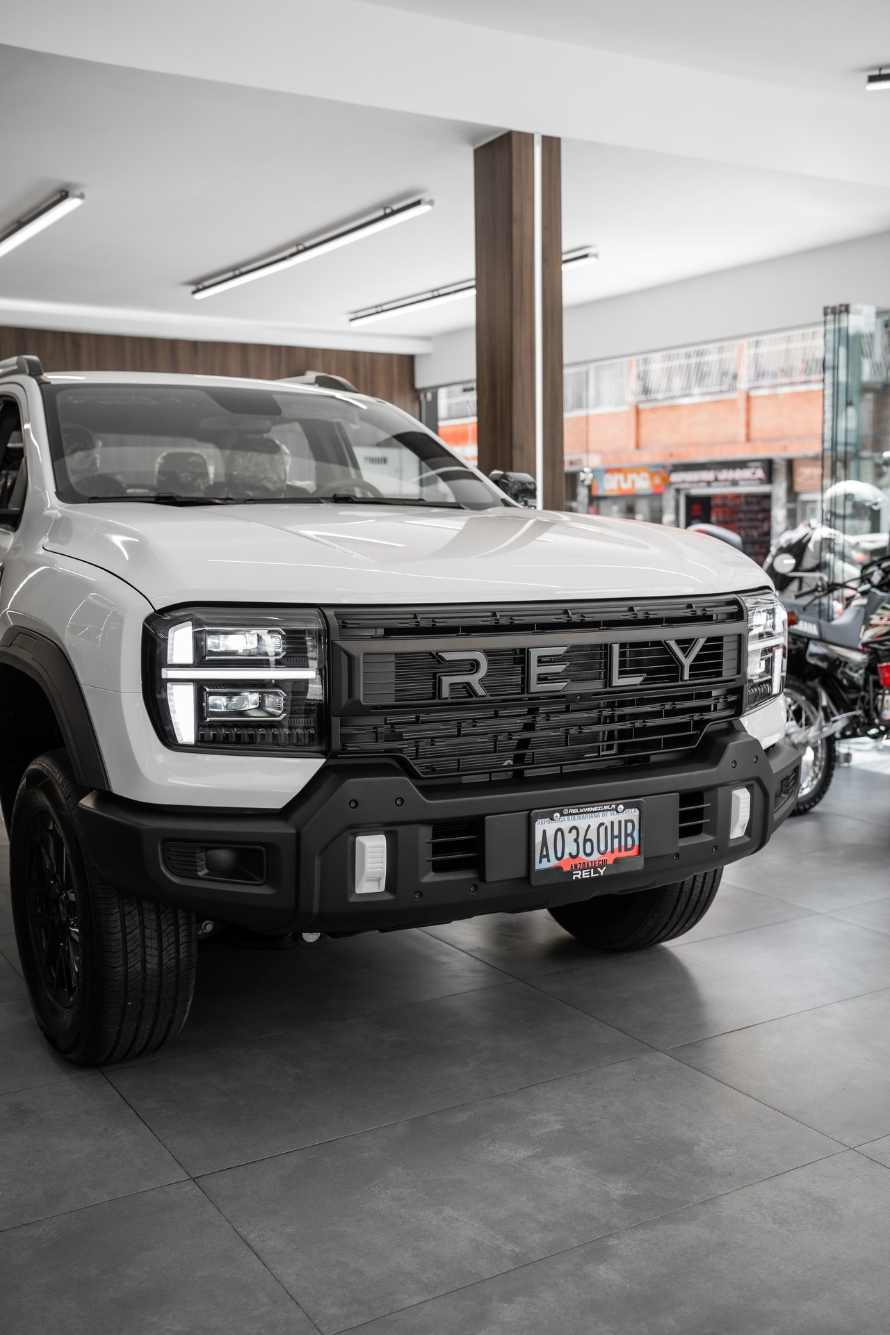 Rely R8 Blanca Vista Lateral