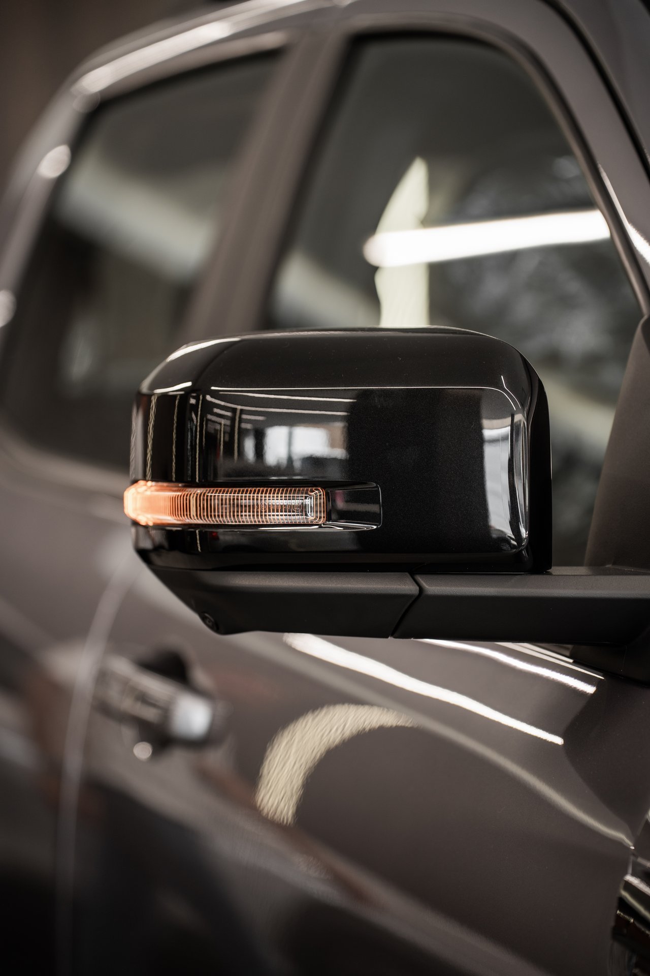 Rely R8 Gris Asiento Cuero