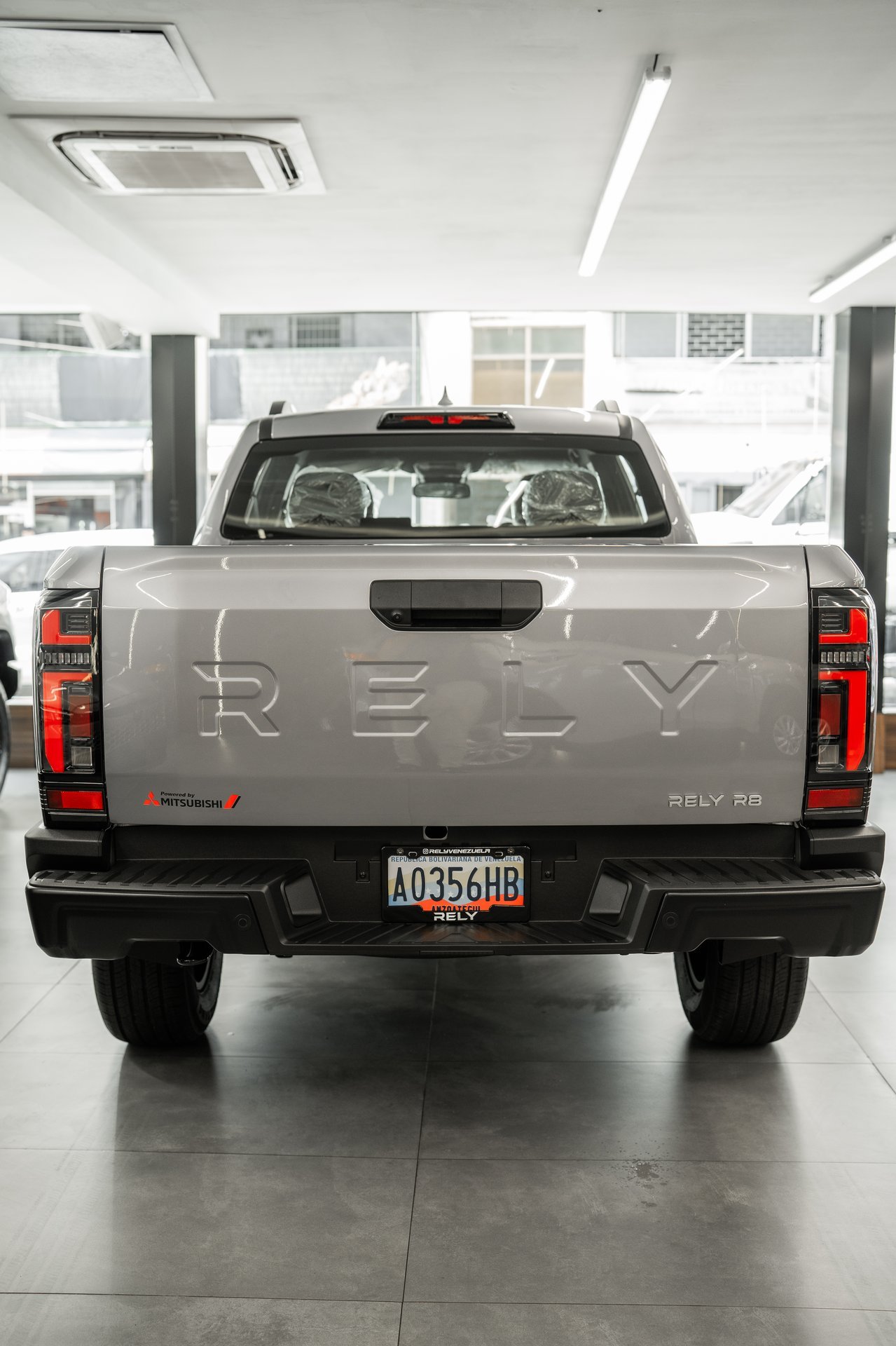 Rely R8 Gris Vista Completa