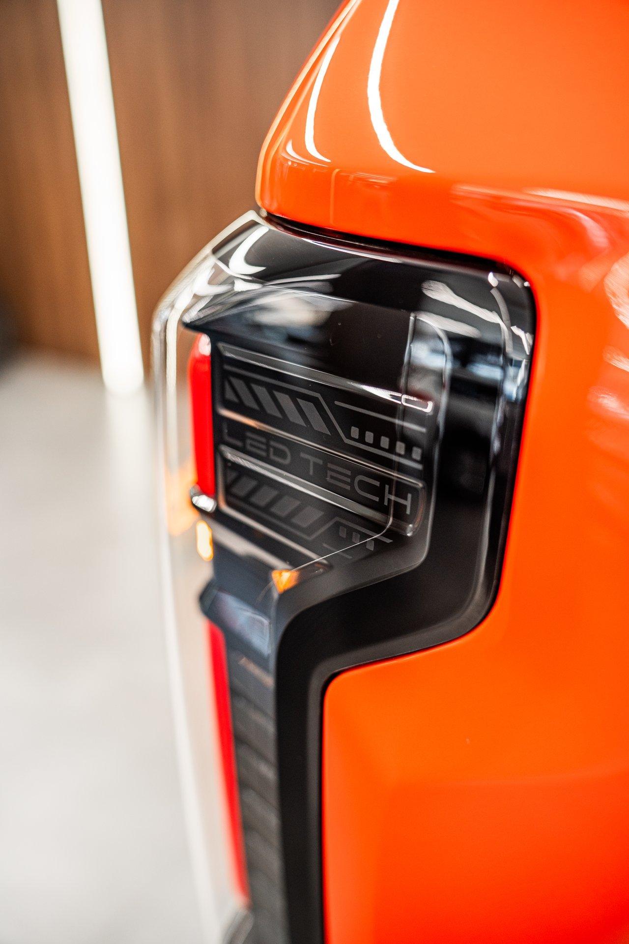 Rely R8 Naranja Luz Trasera