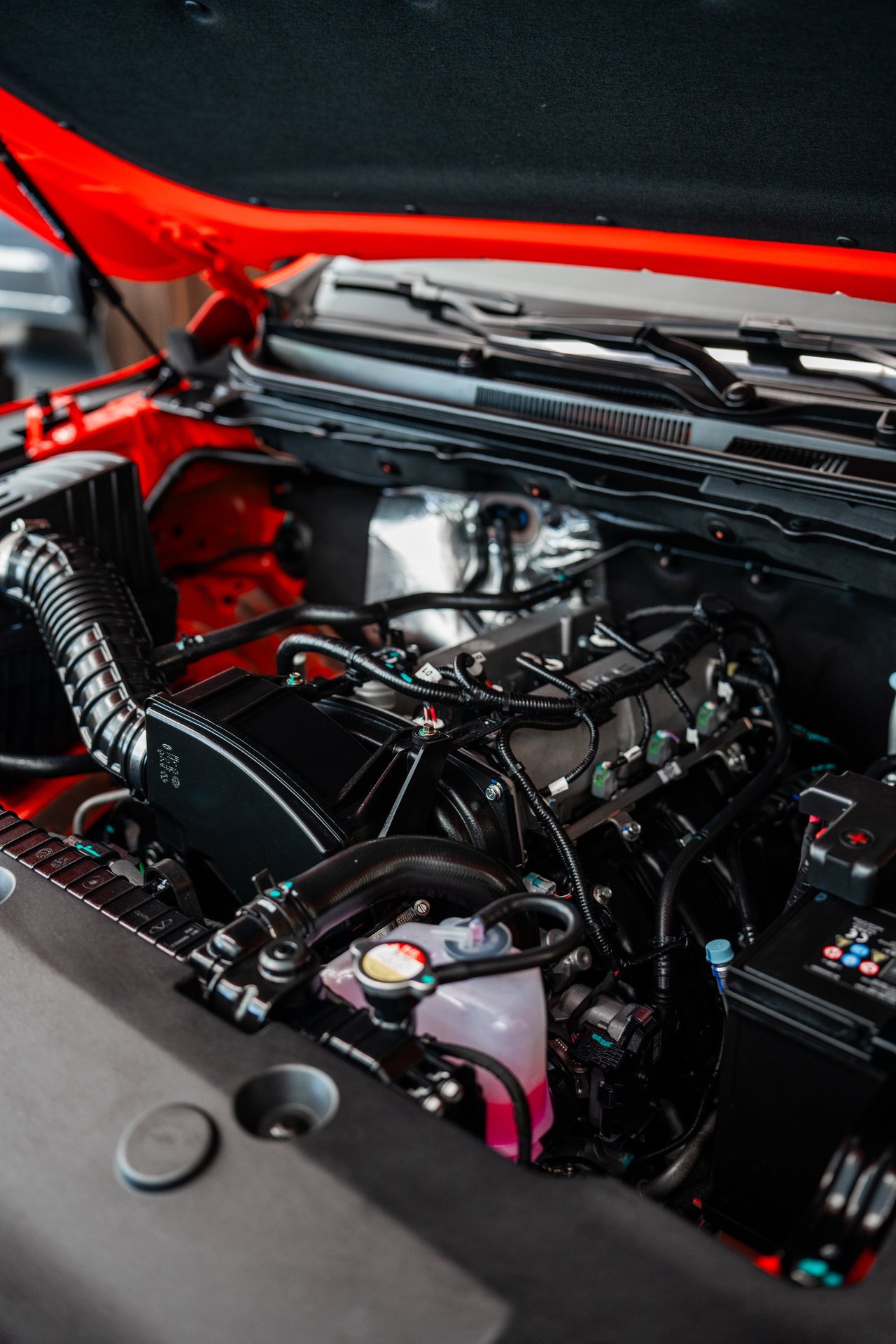 Rely R8 Naranja Motor Detalle