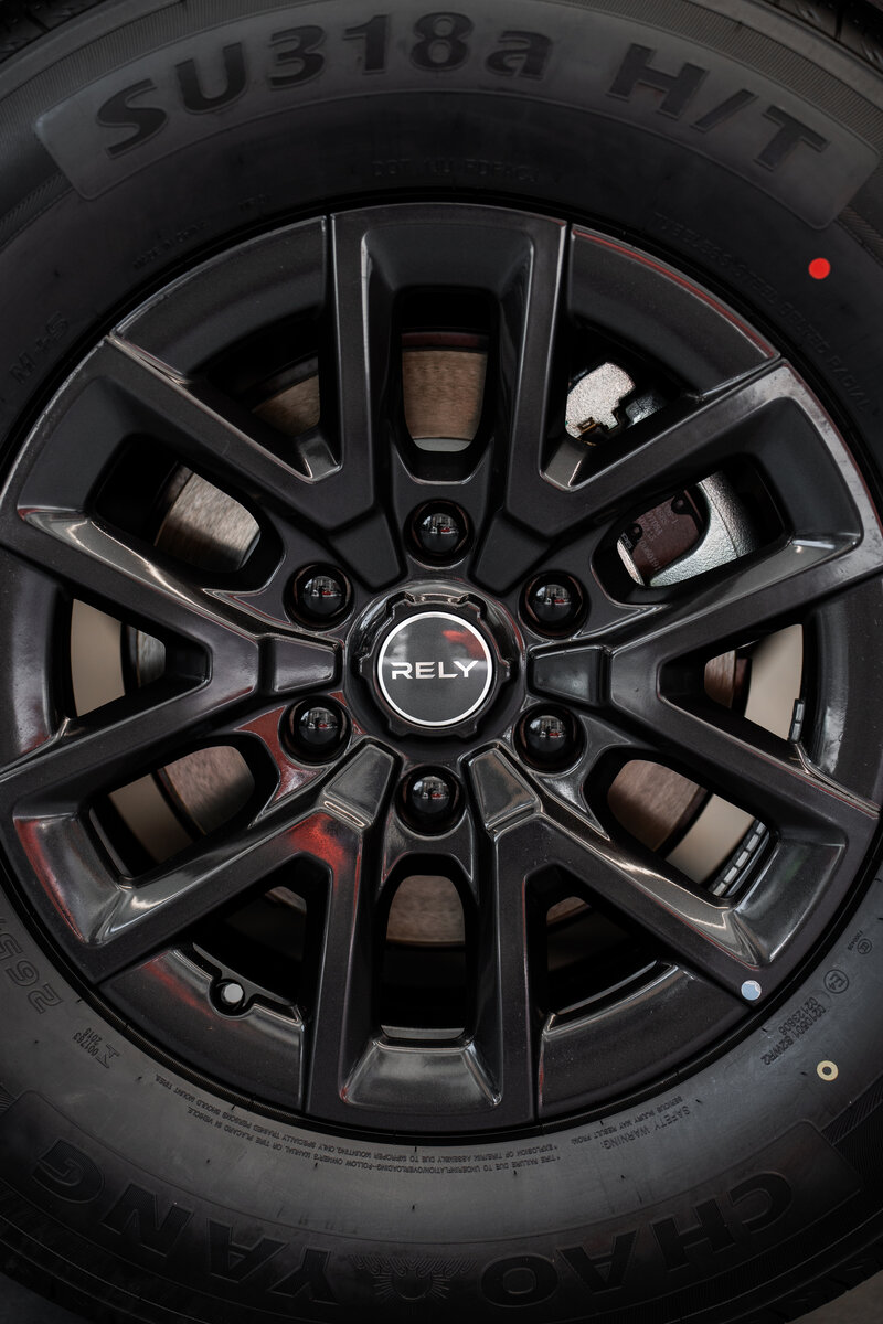 RELY R8 blanca detalle luz trasera LED cajón pickup Venezuela doble cabina