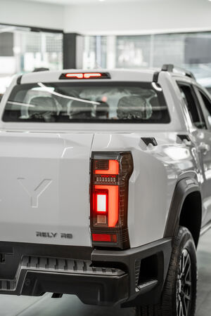 RELY R8 blanca cabina completa 4x4 - pickup 4x4 doble cabina en Venezuela