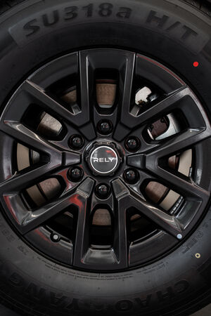 RELY R8 blanca detalle luz trasera 4x4 - pickup 4x4 doble cabina en Venezuela