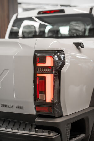 RELY R8 blanca interior asiento conductor 4x4 - pickup 4x4 doble cabina en Venezuela