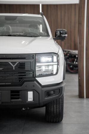 RELY R8 blanca lateral izquierda 4x4 - pickup 4x4 doble cabina en Venezuela