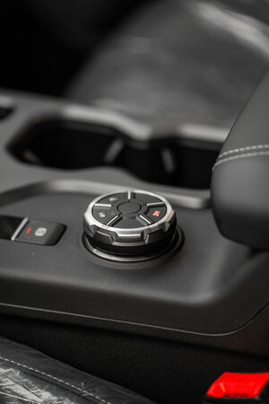 RELY R8 blanca selector rotativo 4x4 en consola pickup 4x4 doble cabina - pickup 4x4 doble cabina en Venezuela