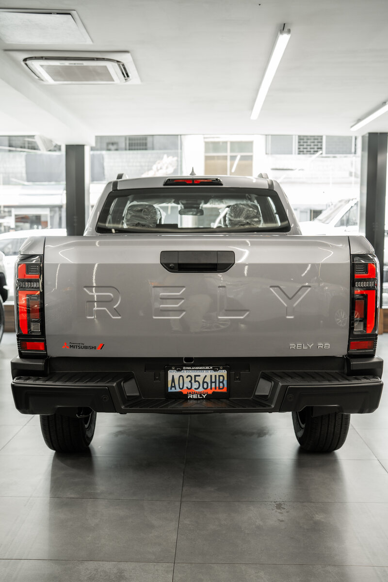 RELY R8 gris pickup china showroom Venezuela tres cuartos presenta exterior