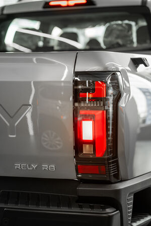 RELY R8 gris calavera trasera y emblema pickup 4x4 doble cabina - pickup 4x4 doble cabina en Venezuela