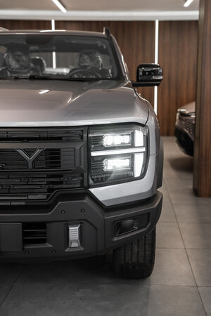 RELY R8 gris frontal con faros led - pickup 4x4 doble cabina en Venezuela