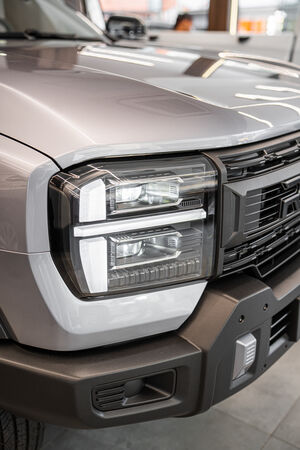 RELY R8 gris frontal faros led y parachoques - pickup 4x4 doble cabina en Venezuela