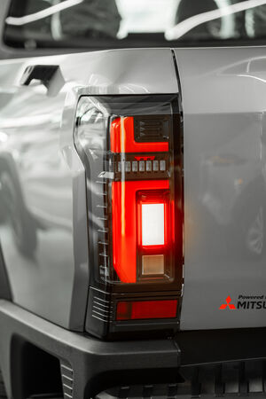 RELY R8 gris showroom frente 4x4 - pickup 4x4 doble cabina en Venezuela