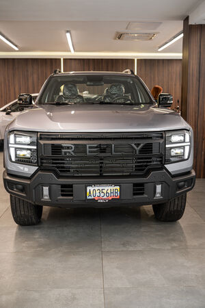 RELY R8 gris trasera 4x4 - pickup 4x4 doble cabina en Venezuela