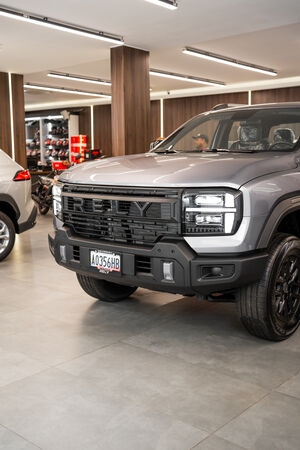 RELY R8 gris tres cuartos trasero 4x4 - pickup 4x4 doble cabina en Venezuela
