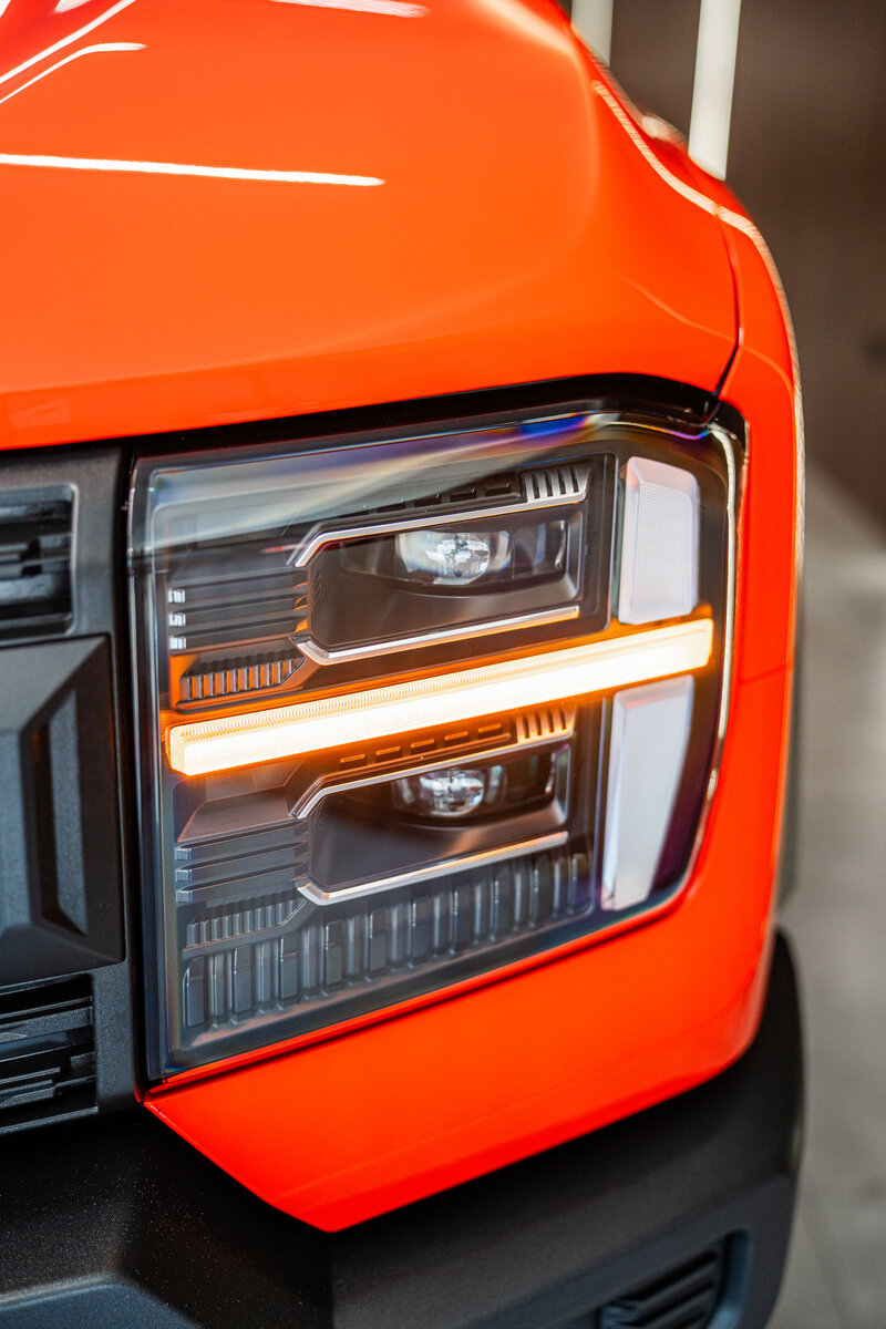 RELY R8 naranja tres cuartos trasero Venezuela pickup luces LED cajon carga doble cabina