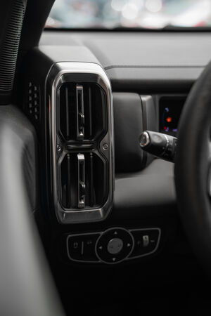 RELY R8 naranja detalle estribo 4x4 - pickup 4x4 doble cabina en Venezuela