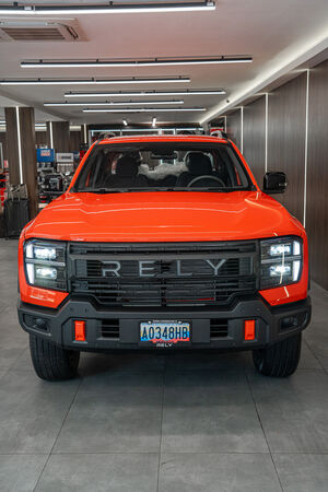 RELY R8 naranja frontal exterior parrilla faros led pickup - pickup 4x4 doble cabina en Venezuela