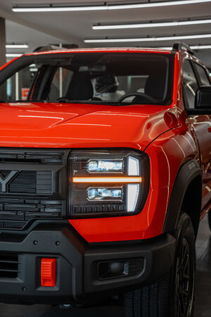 RELY R8 naranja full shot 4x4 - pickup 4x4 doble cabina en Venezuela
