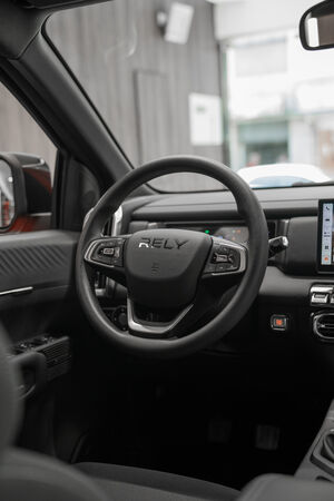 RELY R8 naranja showroom frente 4x4 - pickup 4x4 doble cabina en Venezuela