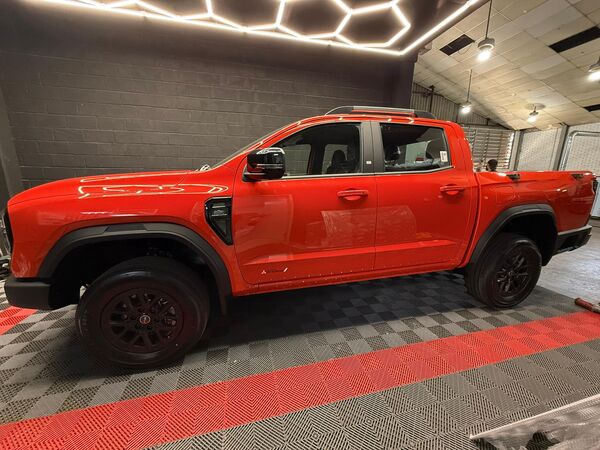 RELY R8 naranja WhatsApp_Image_2026 04 08_at_220752_3 - pickup 4x4 doble cabina en Venezuela