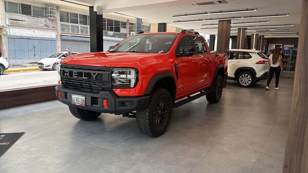 RELY R8 naranja WhatsApp_Image_2026 04 08_at_220753_3 - pickup 4x4 doble cabina en Venezuela