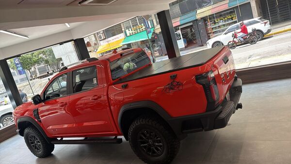 RELY R8 naranja WhatsApp_Image_2026 04 08_at_220754_3 - pickup 4x4 doble cabina en Venezuela
