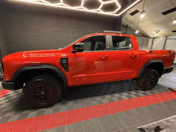 RELY R8 naranja interior pantalla de 15.6 pulgadas 4x4 - pickup 4x4 doble cabina en Venezuela