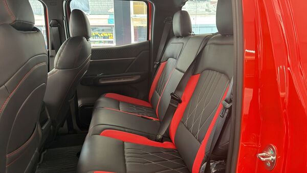 RELY R8 naranja showroom frente 4x4 - pickup 4x4 doble cabina en Venezuela