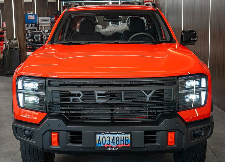 Frente de la RELY R8