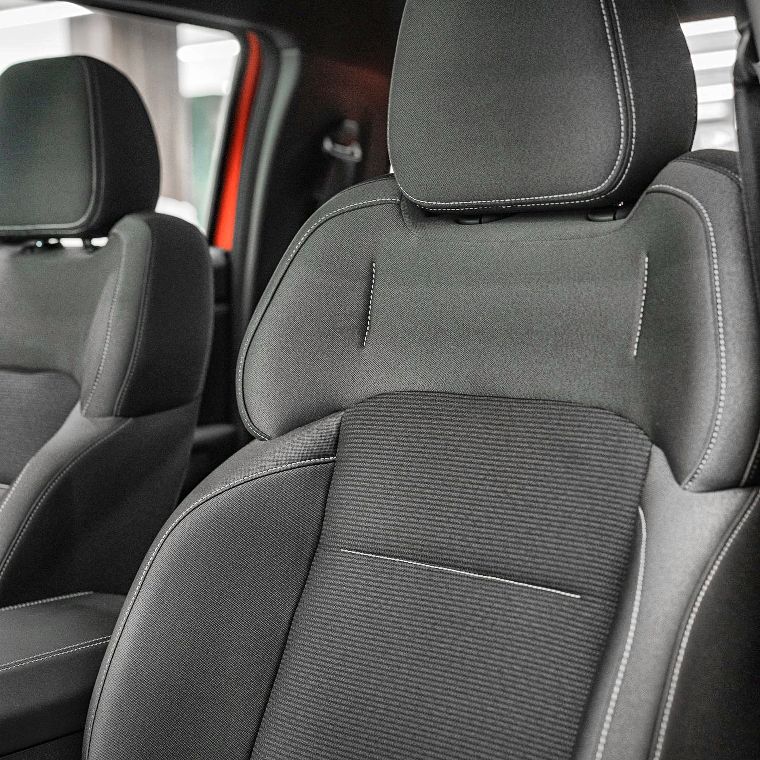 RELY R8 interior - Asientos delanteros