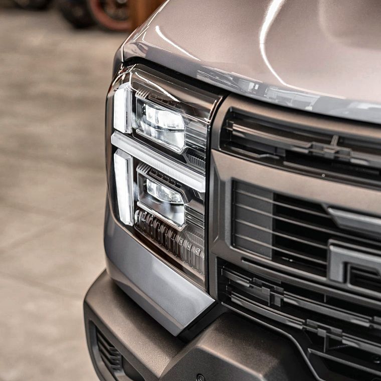 RELY R8 motor y detalles - Faro LED de firma