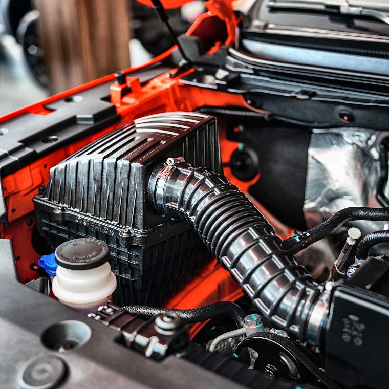RELY R8 motor y detalles - Motor bajo el capot