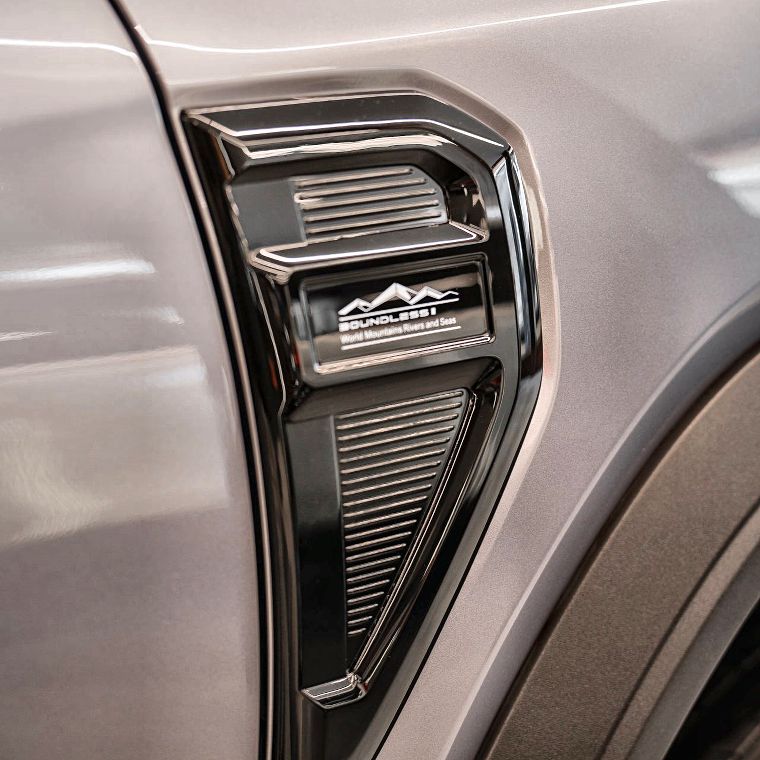 RELY R8 gris - Detalle lateral Boundless