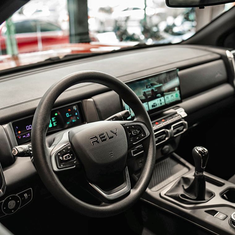 RELY R8 interior - Puesto de mando