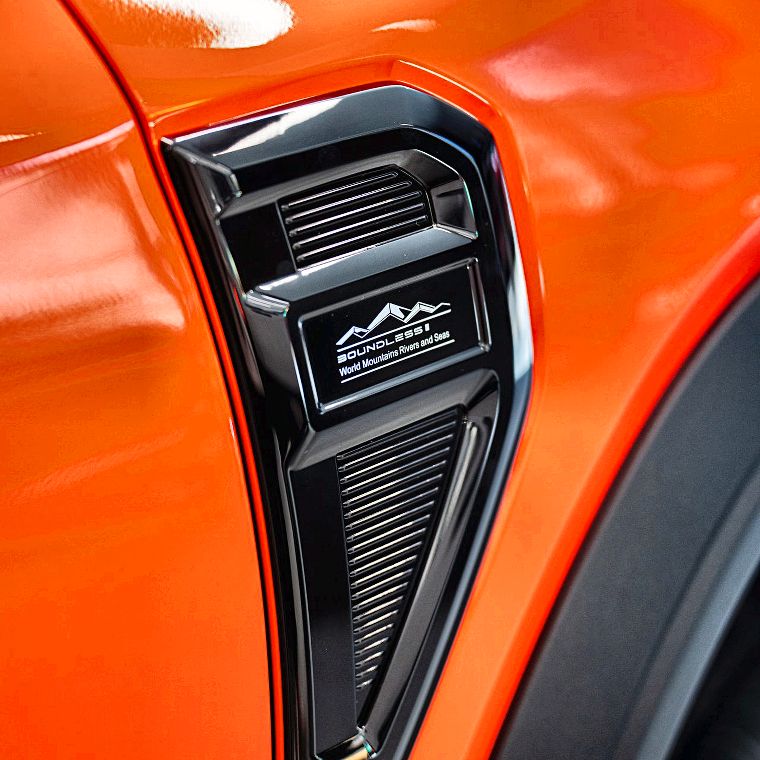 RELY R8 naranja - Detalle lateral Boundless