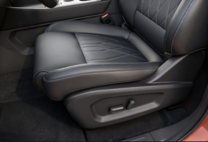 Asiento de cuero con ajuste electrico