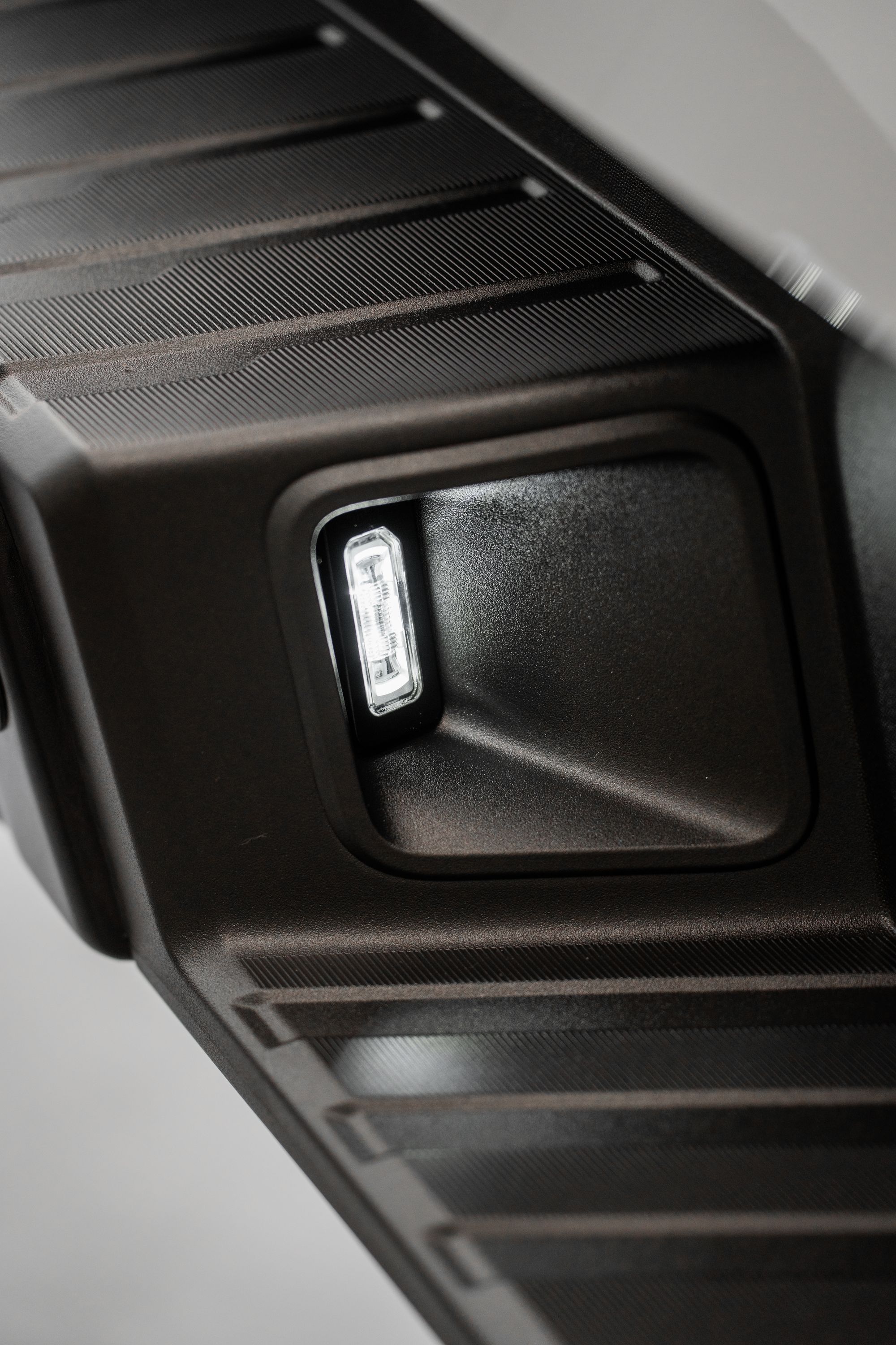 RELY R8 blanca foto HD detalle frente luces LED Venezuela pickup