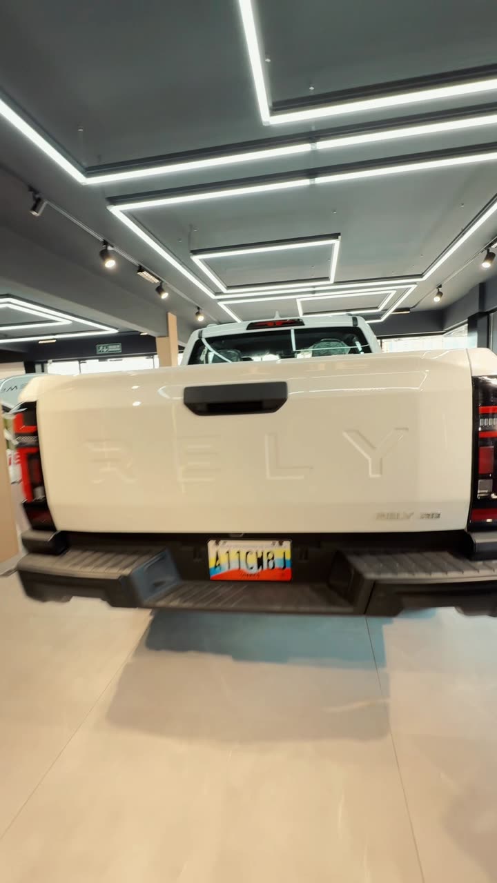 RELY R8 blanca 4x4 en video: interior, selector 2H/4H/4L y detalles