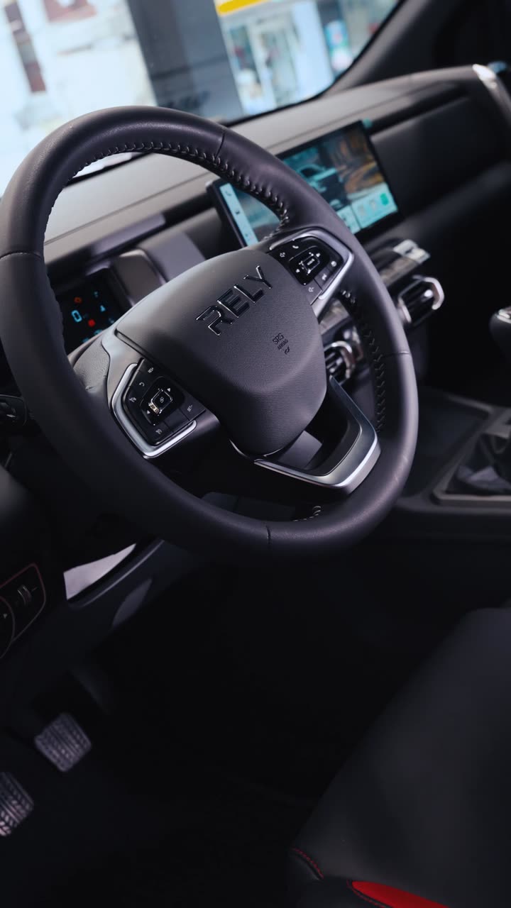 RELY R8 en video: motor Mitsubishi, 1 tonelada de carga y 3 de remolque